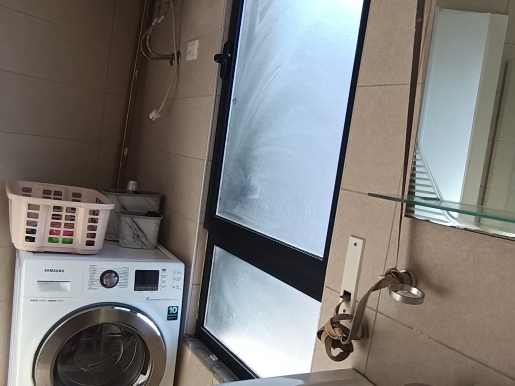 1+1 apartment for rent, Pharmacy Crossroad 10 (Dibra Street) Price: 50,000 New Lek