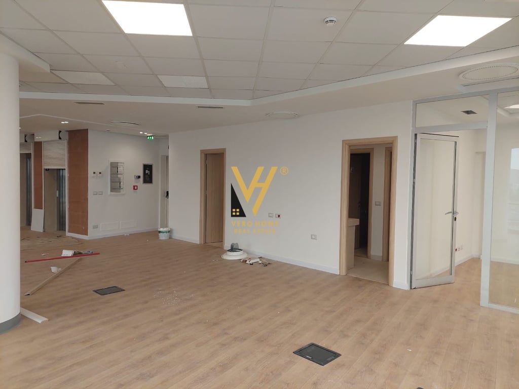 JEPET ZYRE 230 M2 BRUTO ME QERA TE PALLATI ME SHIGJETA 2.600 EURO