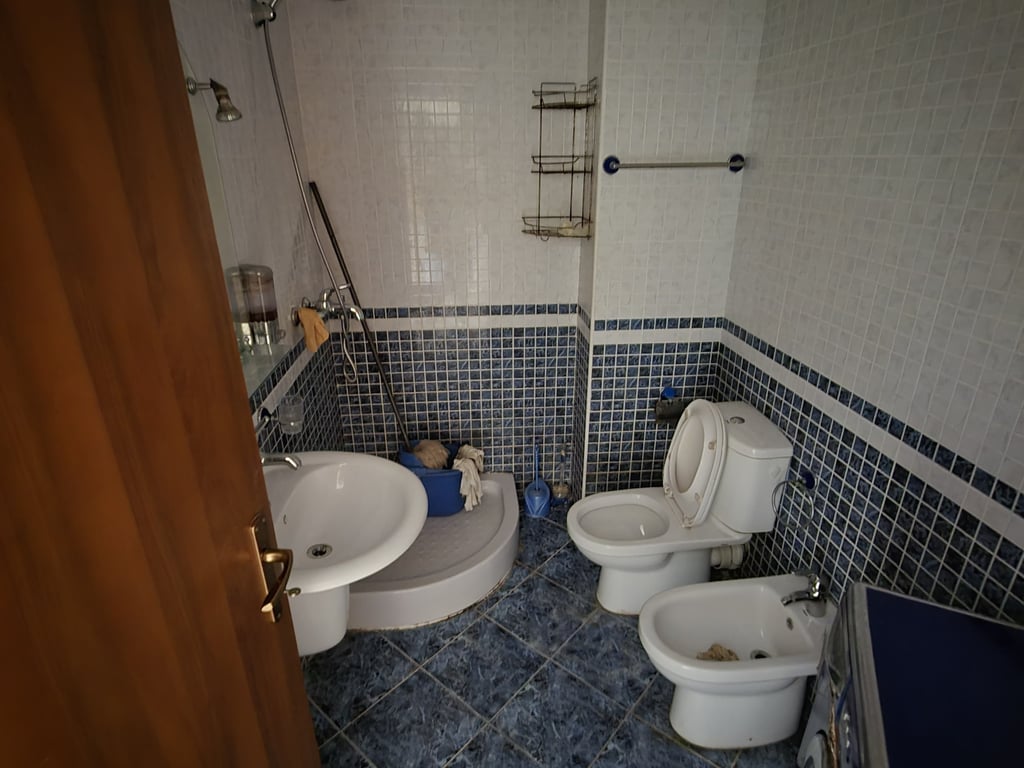 Shitet, Garsoniere, Shkembi i Kavajes, Durres
