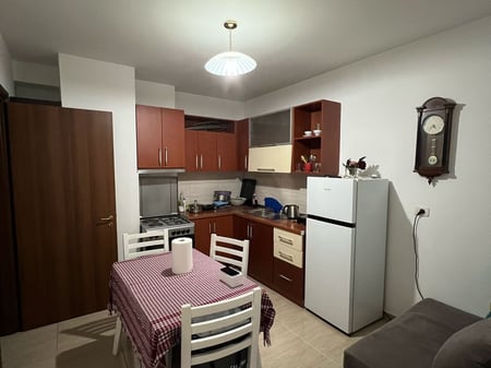 Apartament 1+1 tek Rruga e Elbasanit 150.000 Euro