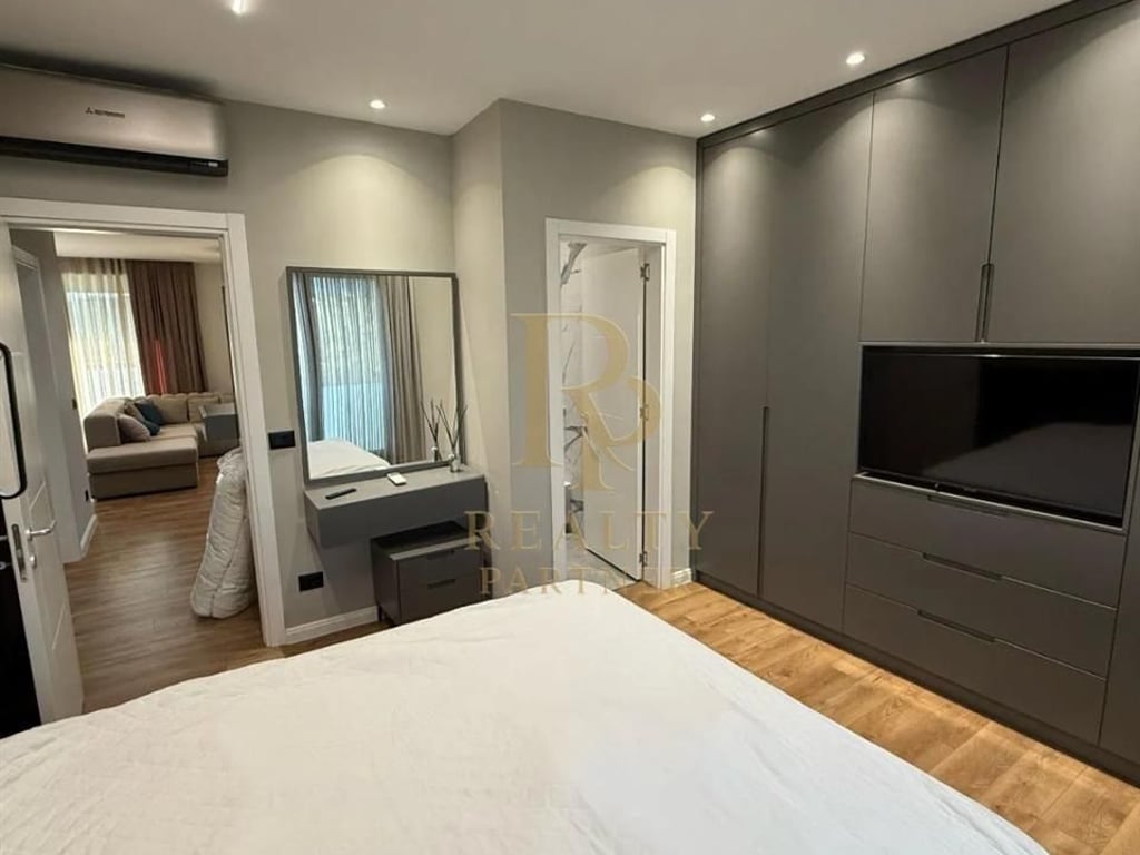 SUPER APARTAMENT ME QIRA –2+1 + VERANDË ,TEK ZONA E TEG ...........