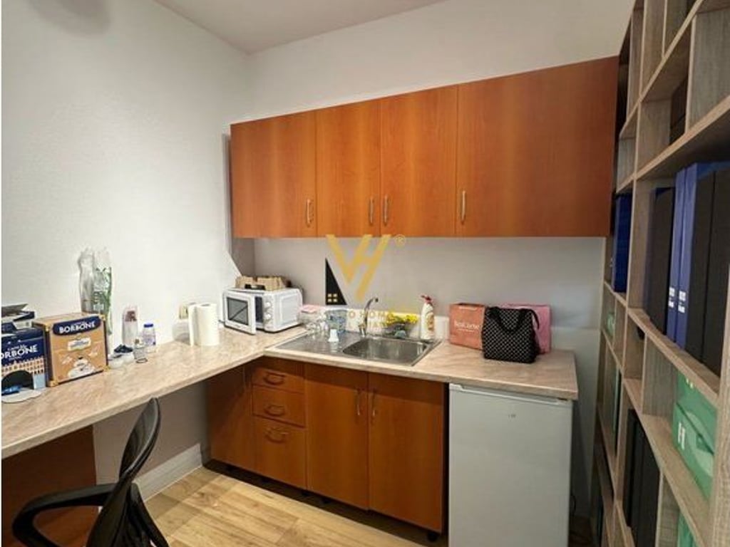 JEPET ZYRE 120 M2 ME QERA NE ISH BLLOK 1.000 EURO