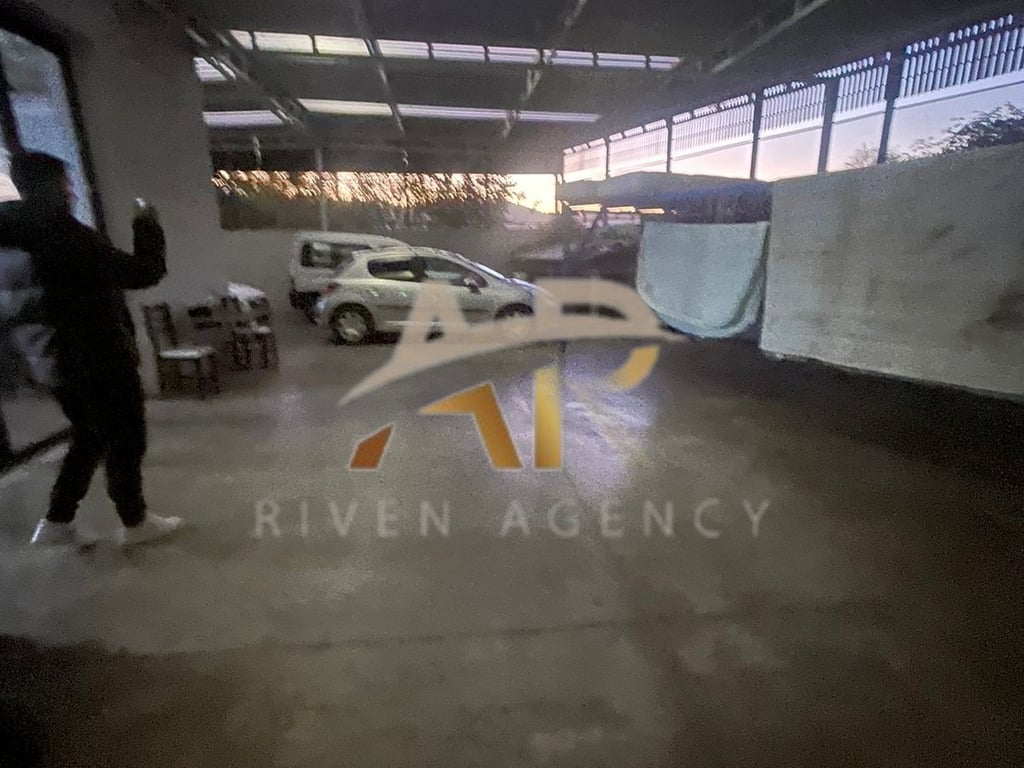 Ambiente commerciale in affitto