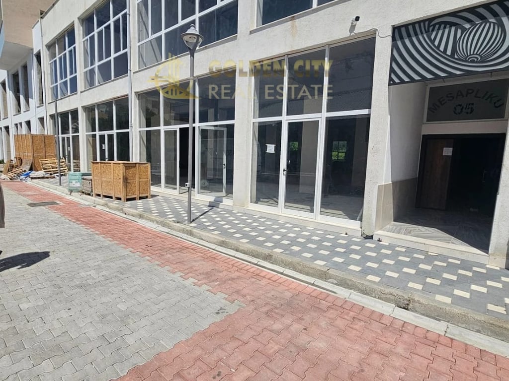 Jepen me qira ambiente biznesi në zonën Spitalle – 600 m² &amp; 240 m²