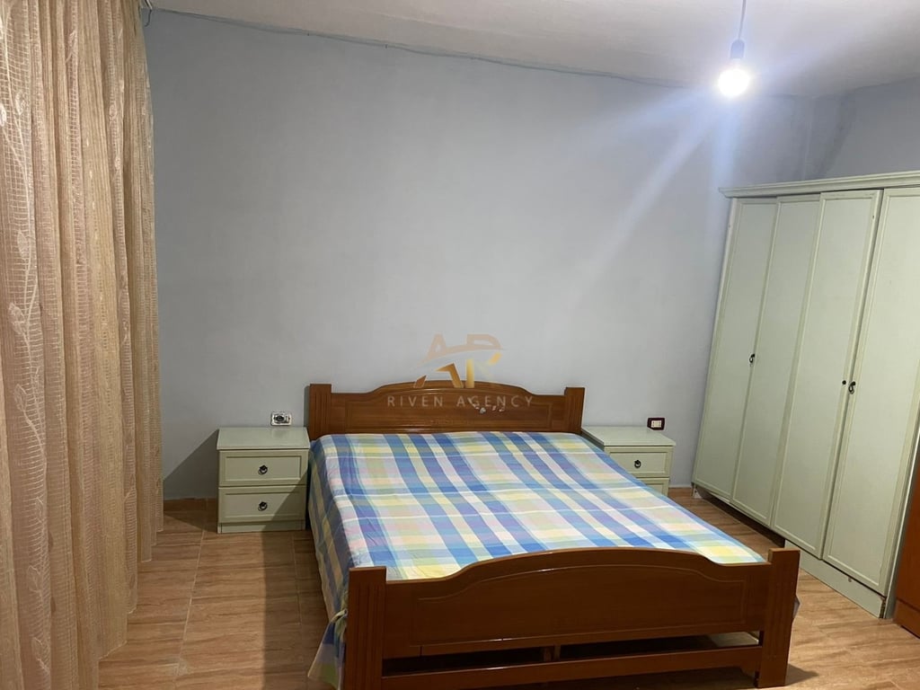 A 1+1 apartment is for rent on Bulevardi i Ri.