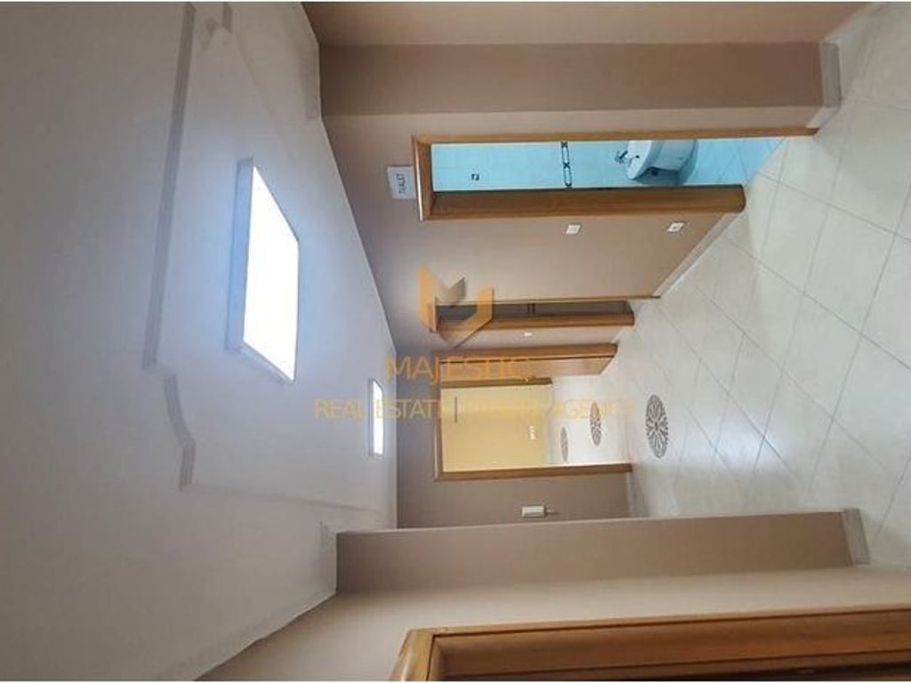 A 3+1+2 apartment is available for rent for offices in the center of Tirana, Rruga Kavajës.