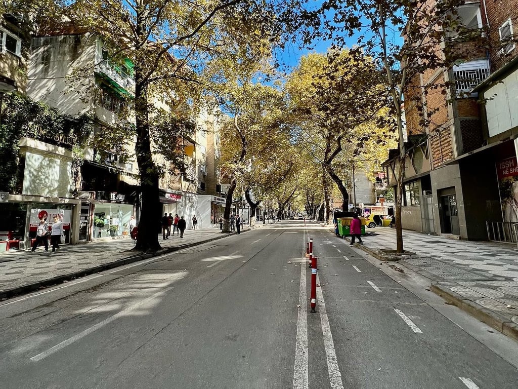 DYQAN PER QIRA NE MYSLYM SHYR, AFER QENDRES