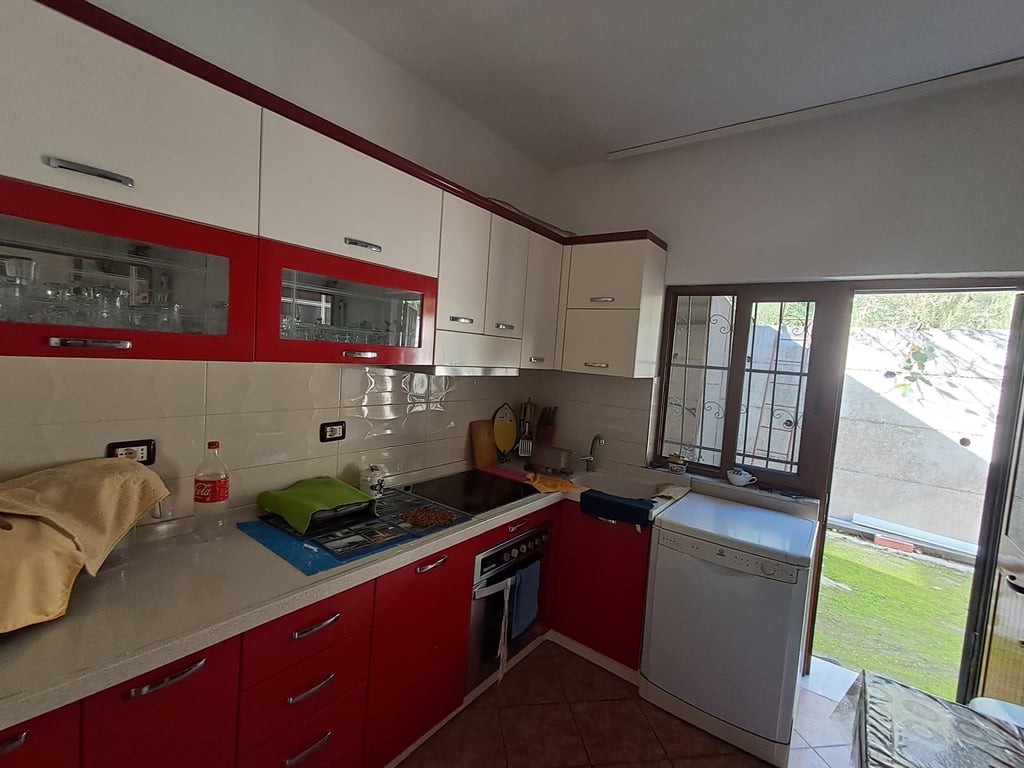 Shitet apartament 3+1 + garazh te Kodra e Vilës!