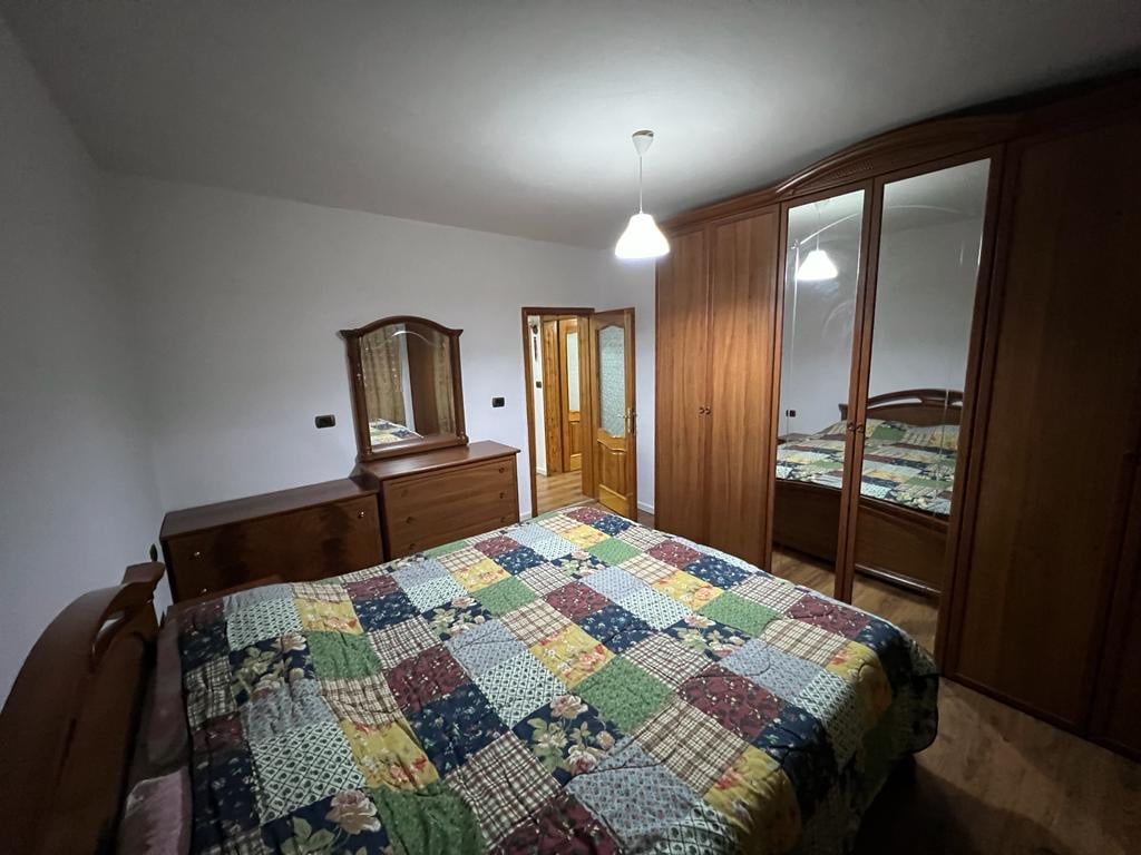 Apartament 2+1 me qira te zona e Komunes se Parsit