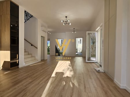 VILLA TRE PIANI IN AFFITTO A SAUK 2.800 EURO