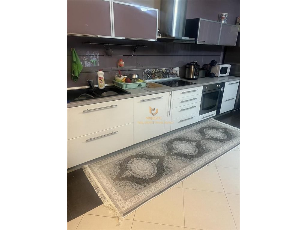 Vendesi appartamento 2+1 all'incrocio di Kamza.