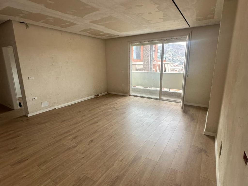 For sale: 3+1+2 apartment and 2 parking spaces at Golden Gate, opposite American Hospital 3.