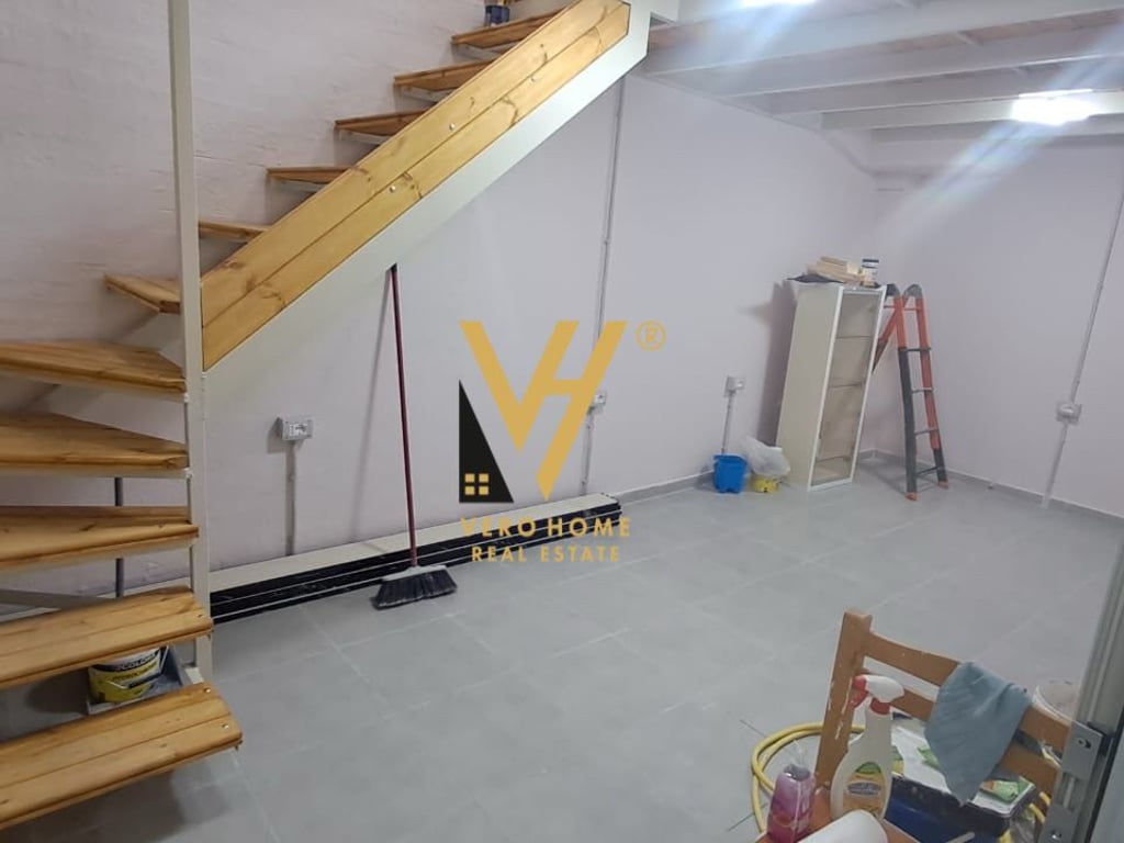 SHOP OF 26M2 FOR RENT AT THE FORMER AVIATION FIELD 300 EURO