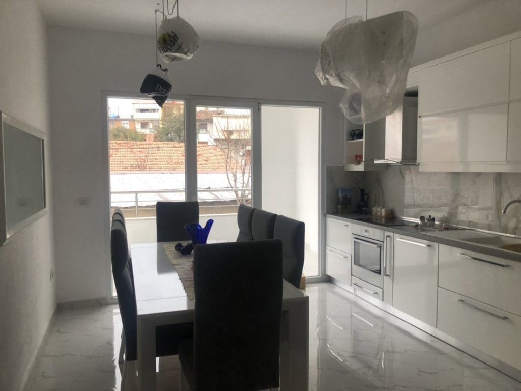 Vendita di una villa a due piani 21 dicembre.