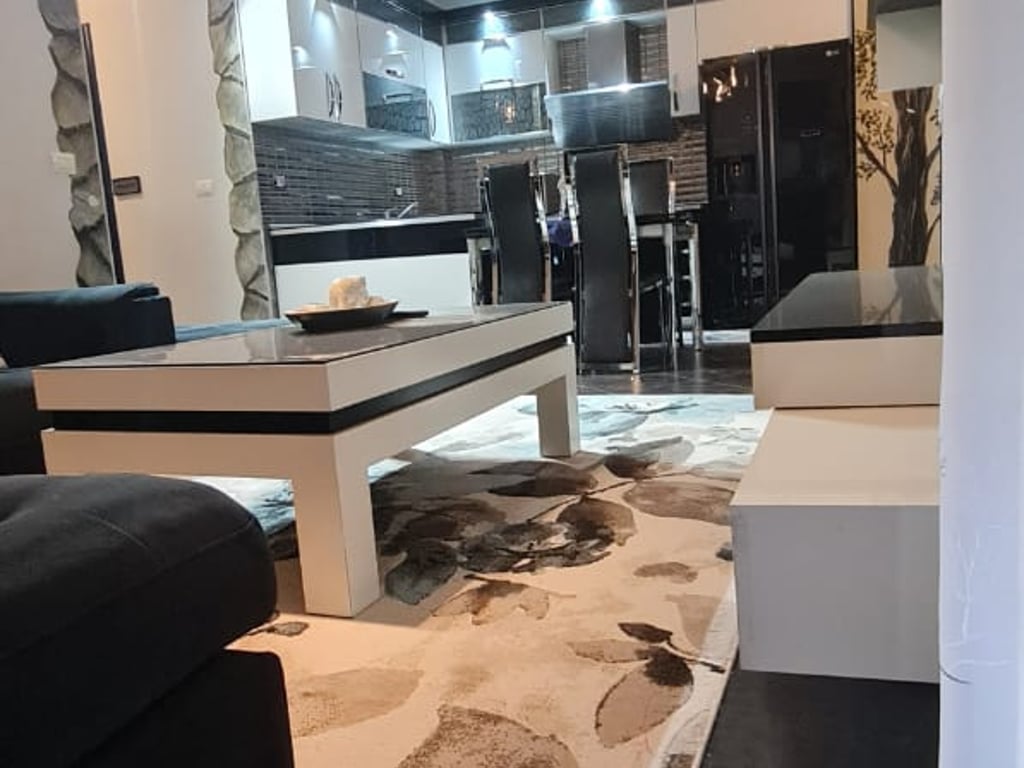 📌Jepet me Qira Apartament 3+1 – Bulevardi i Ri