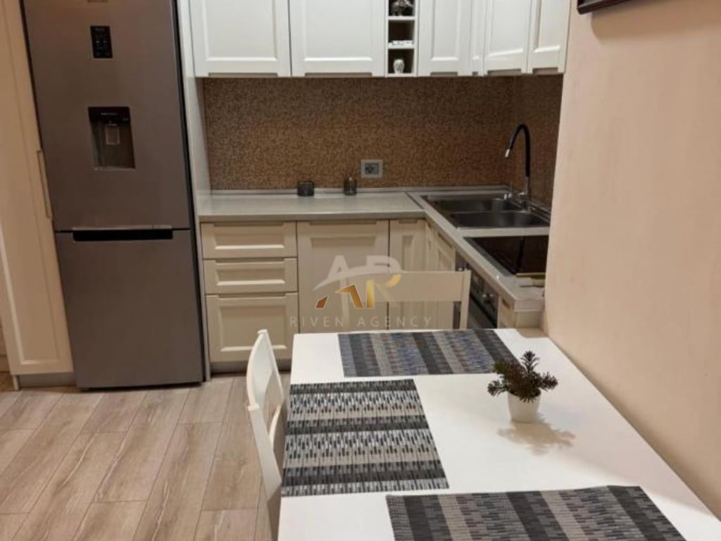 Affittasi appartamento 2+1 nel centro di Tirana per soli 650€.