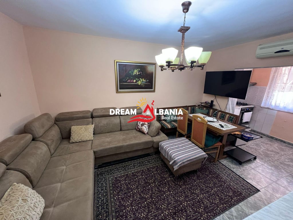 Appartamento 2+1 in affitto presso il Mercato Nuovo, vicino alla "Scuola Rossa" a Tirana (ID 42215255)