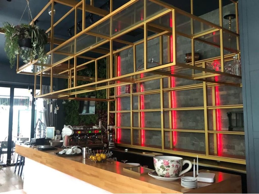 Shitet lokal ne Astir"