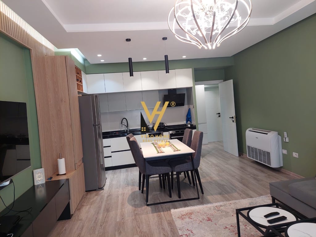 AFFITTASI APPARTAMENTO 3+1+2 A SELVIA, CENTRO 1.000 EURO