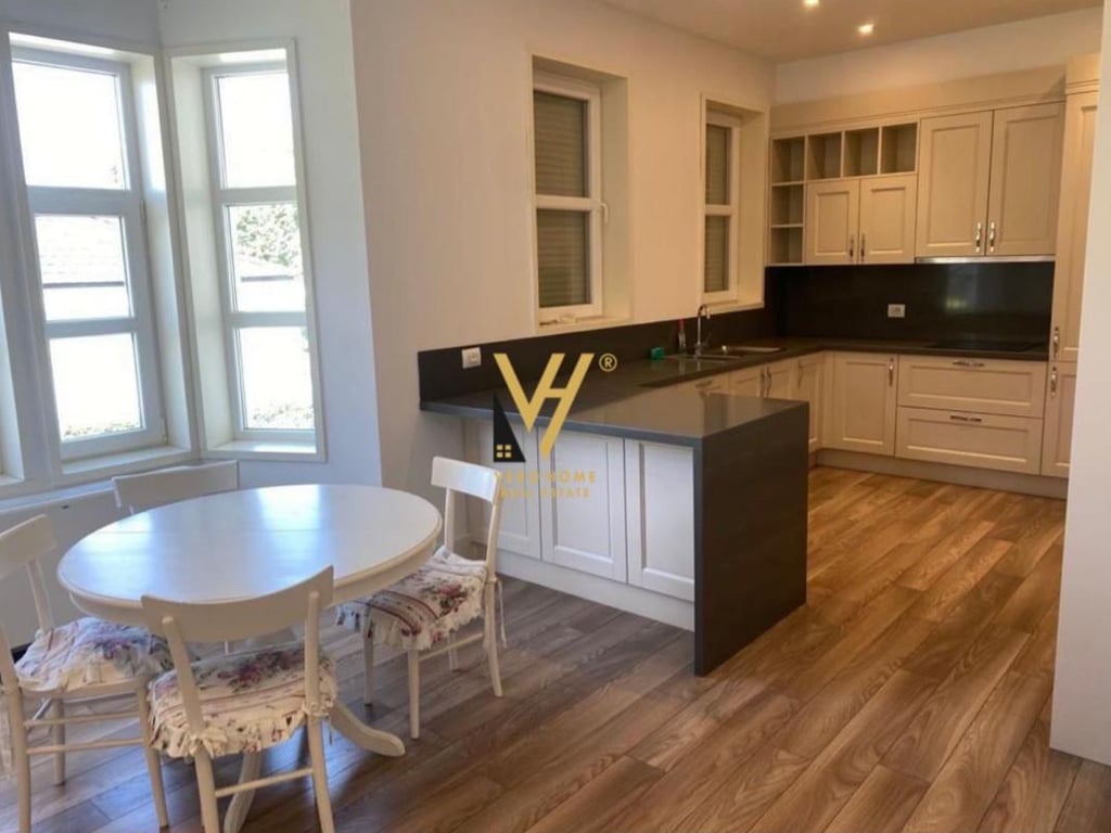 JEPET VILE DY KATESHE ME QERA TE KOMPLEKSI ROLLING HILLS 5.000 EURO