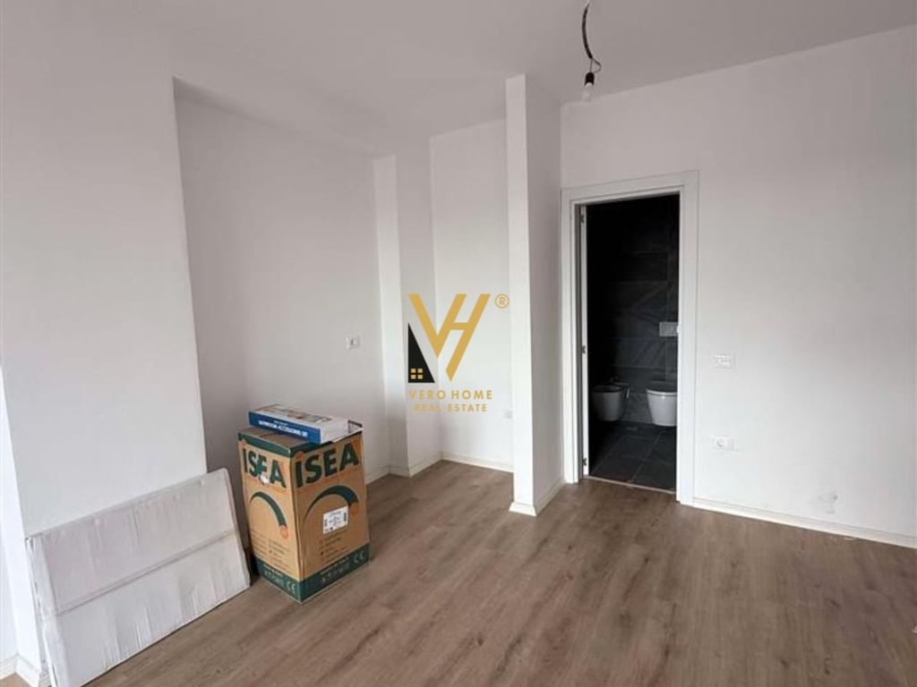 JEPET ZYRE 70 M2 ME QERA TE BULEVARDI I RI 600 EURO