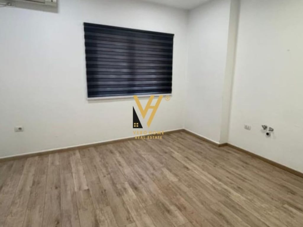 UFFICIO IN Vendita 122 M2 IN VIA ELBASAN 488.000 EURO