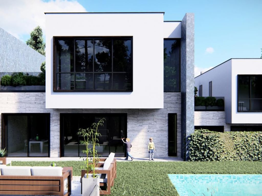 Vendita di una villa a 3 piani con piscina.