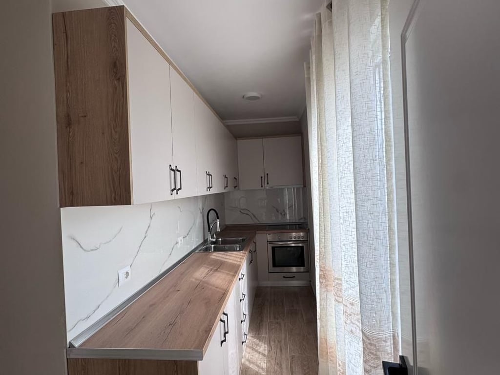 Apartment 2+1 for rent near Selita Mosque in a new building, not previously inhabited, with parking.