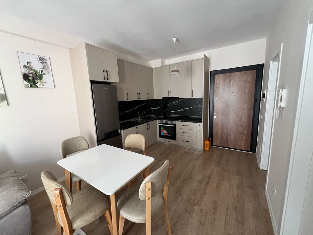 APARTAMENT ME QIRA NE TIRANE  , Univers City