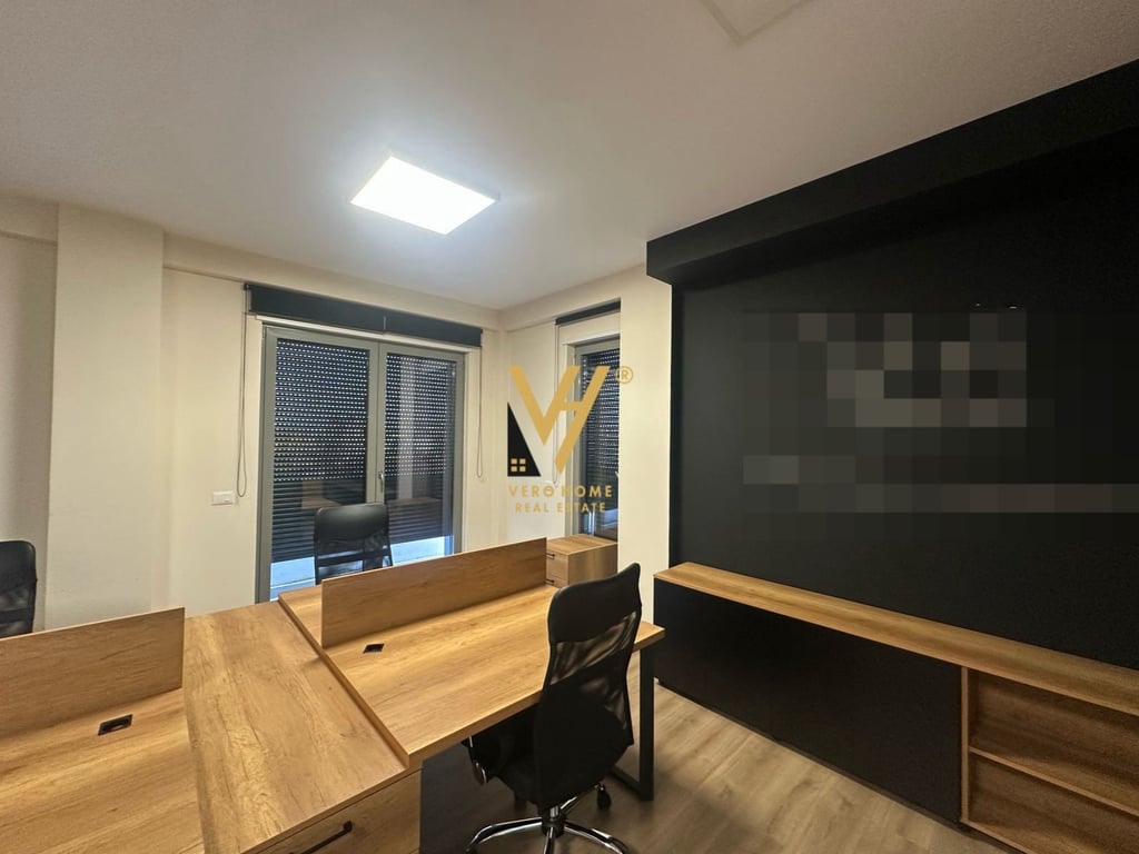JEPET ZYRE 150M2 ME QERA TE RRUGA E DURRESIT 2.500 EURO