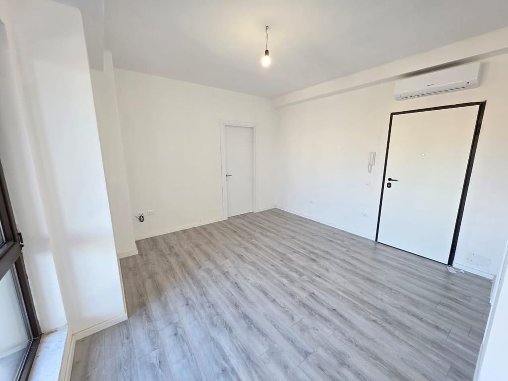 Business space for rent on Myslym Shyri.