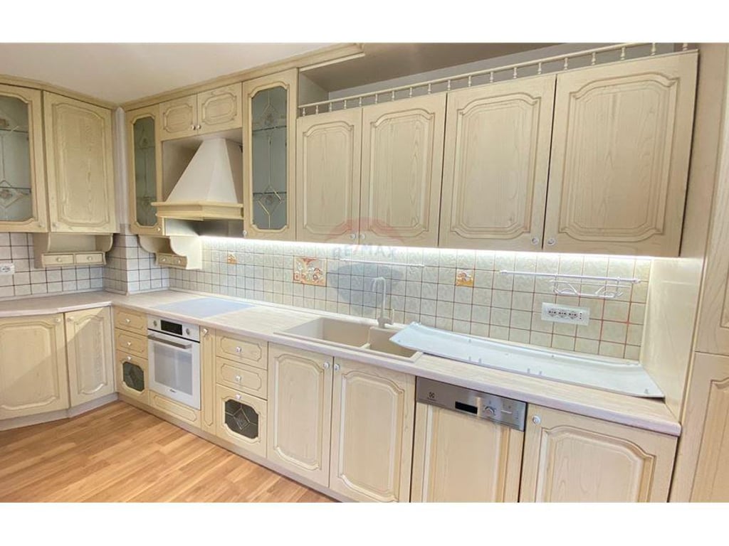 Apartament 2+1 per qira tek Liceu Artistik!