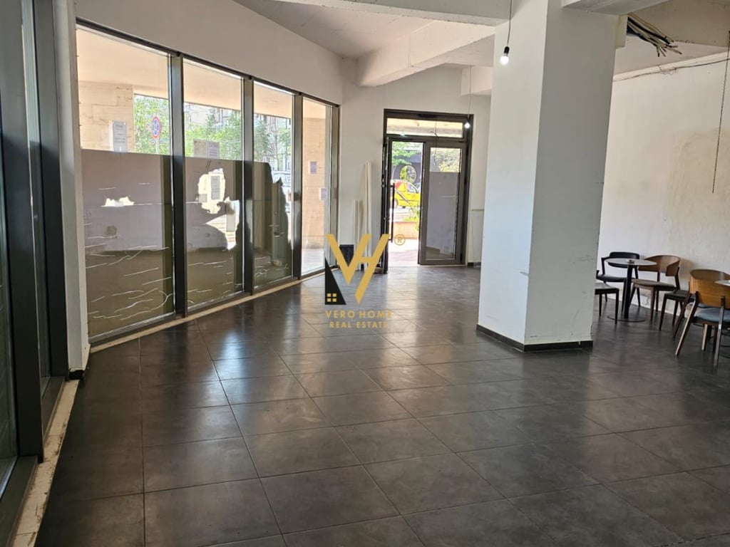 STORE FOR SALE 82 M2 ON DIBRA STREET 260,000 EURO