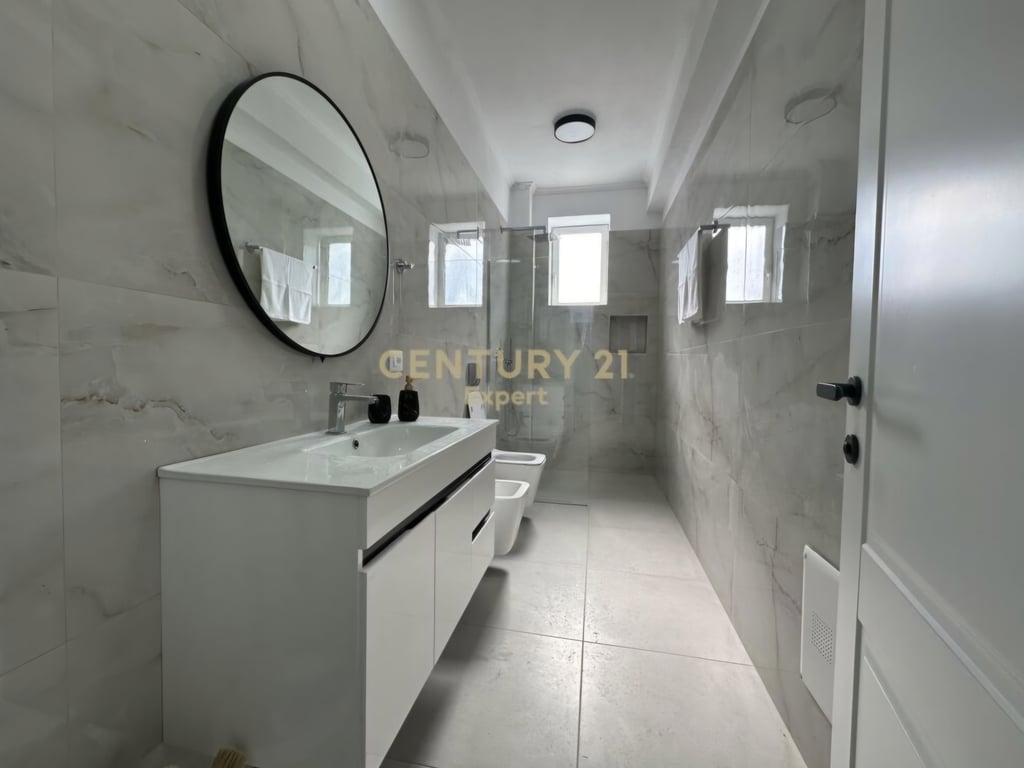 JAPIM ME QIRA VILË NË SAUK / VILLA FOR RENT IN SAUK