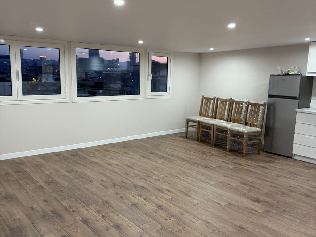 Jepet me qera Apartamenti 1+1, Rruga Siri Kodra prane Kompleksit Kontakt Cmimi: 400 Mije leke