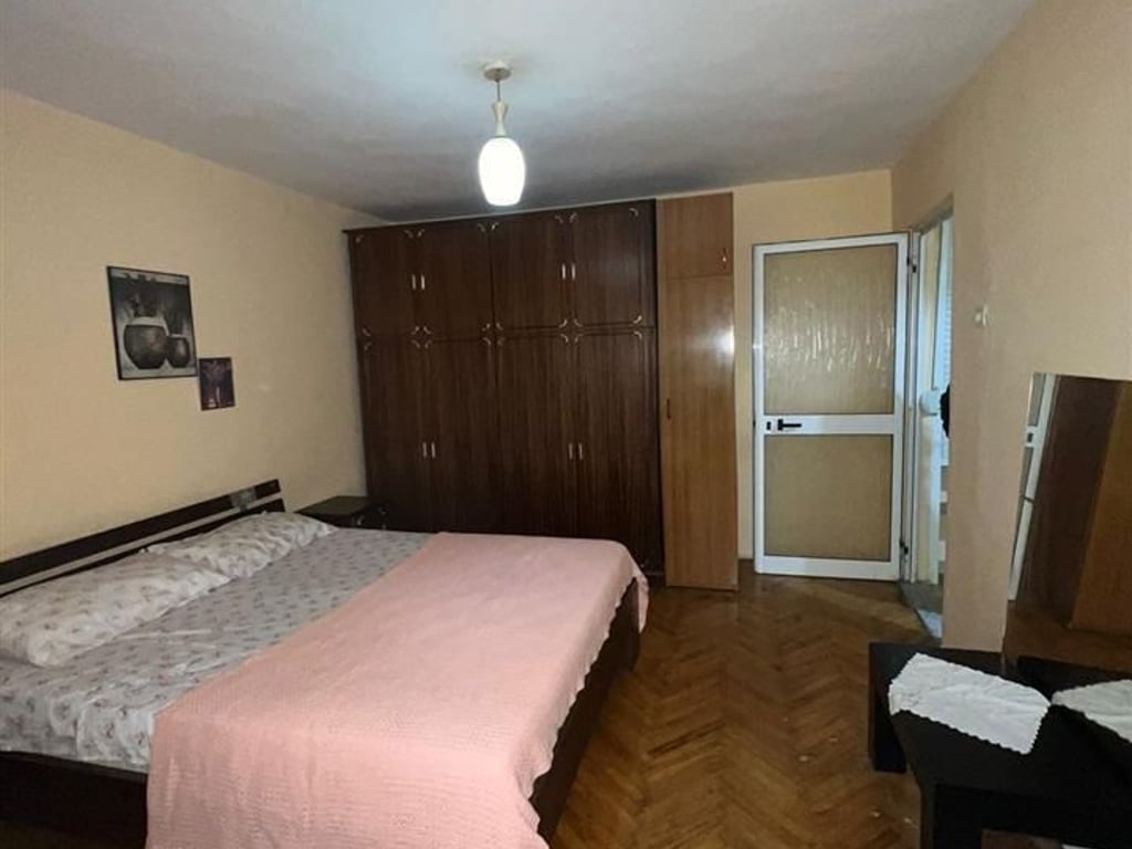 Jepet me qera Shtepia 1+1 , Qytet Studenti perballe Godines 9/10 (300 mije leke)