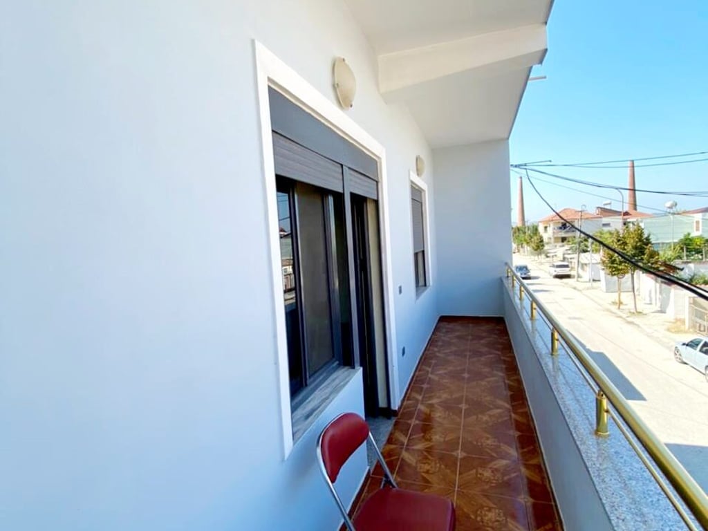 😍🏤A 4-story building is for sale by the road near "Supermarket Myftiu 2", a few meters from the main boulevard "Indrit Cara", Kavajë.