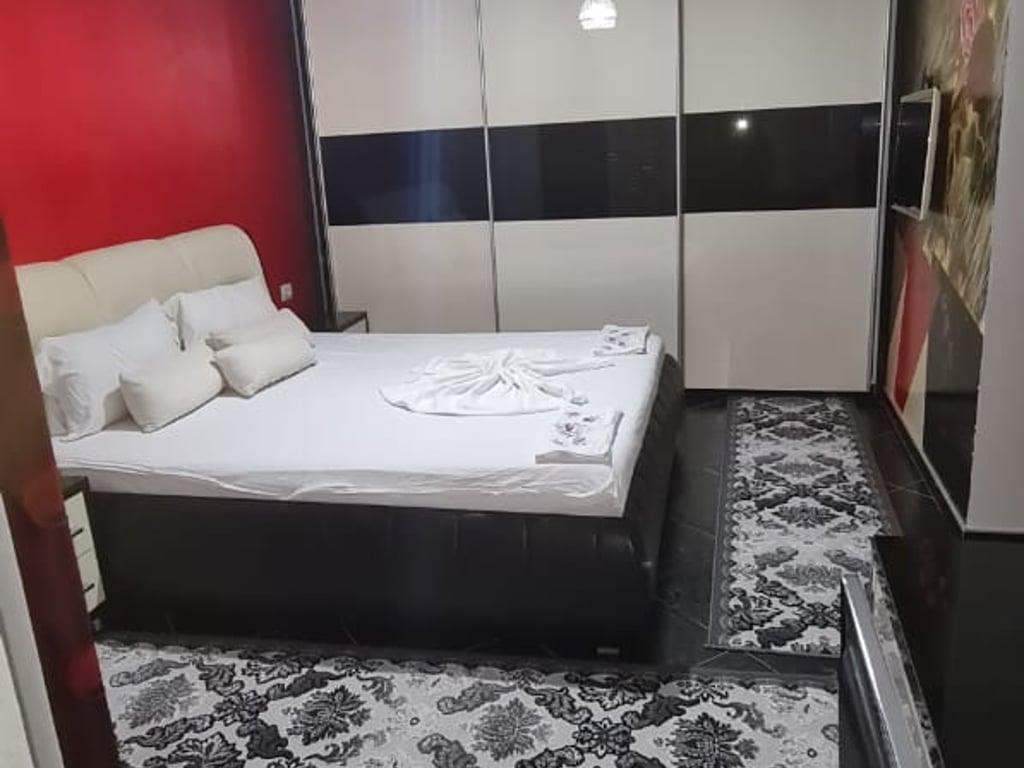 📌Jepet me Qira Apartament 3+1 – Bulevardi i Ri