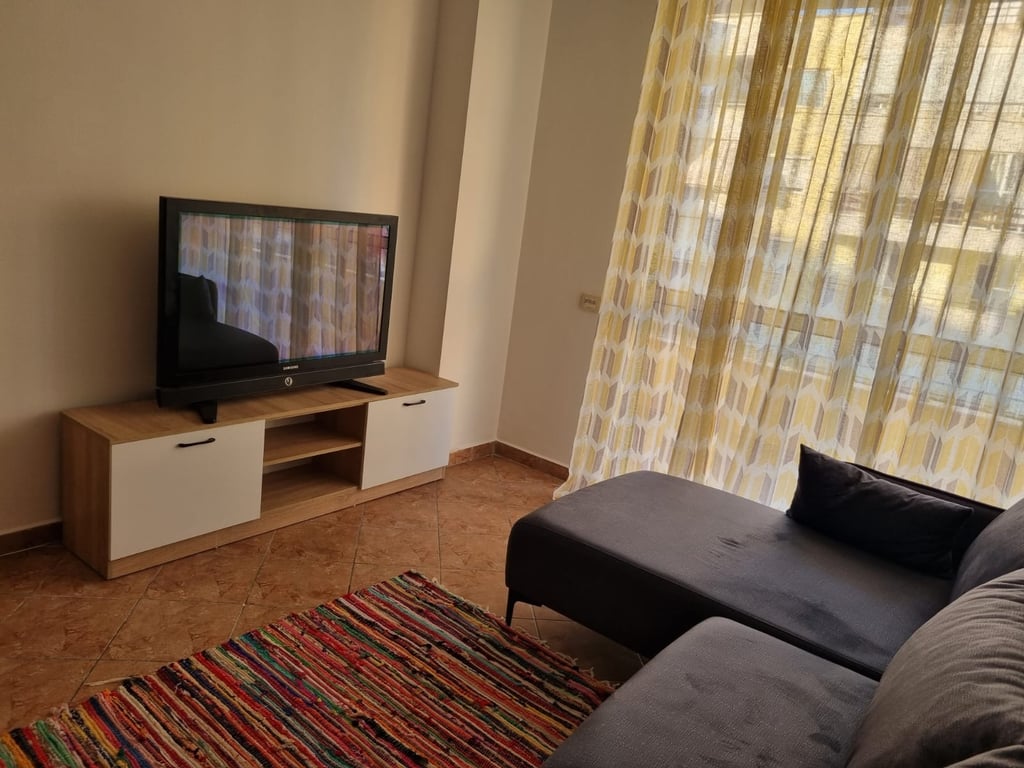 Affittasi appartamento 2+1+1 con balcone