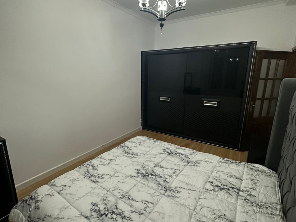 Ofrojme per qira apart 2+1 te Shallvaret prane Fushave te Tenisit