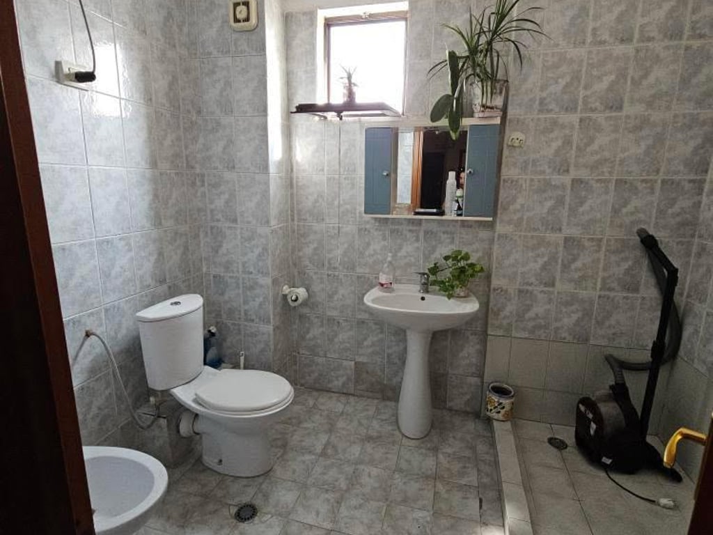 🔑Apartament 3+1 për Qira – Rruga Fortuzi, Qendër! 