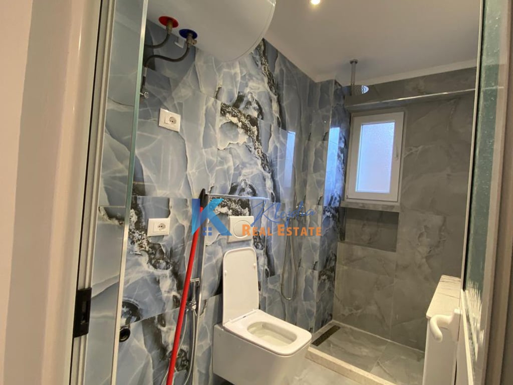 Appartamento 2+1+2 in vendita in Via Durresit