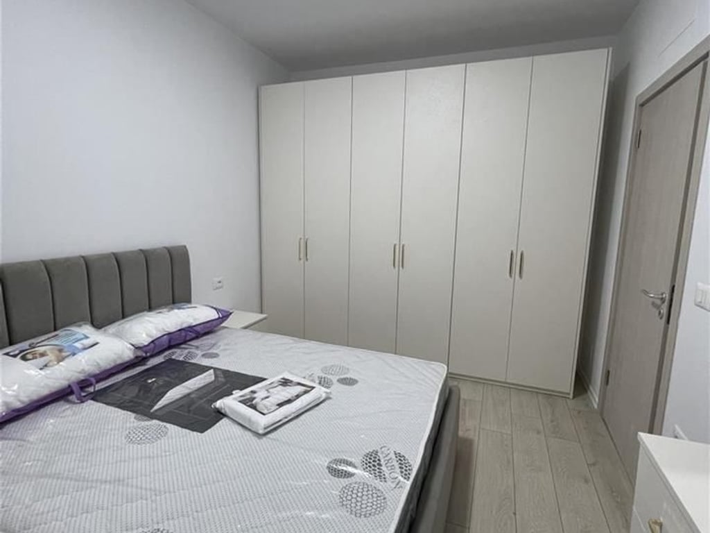 Jepet me qera Apartamenti 2+1 , Astir tek River Residence  Cmimi: 600 mije leke 