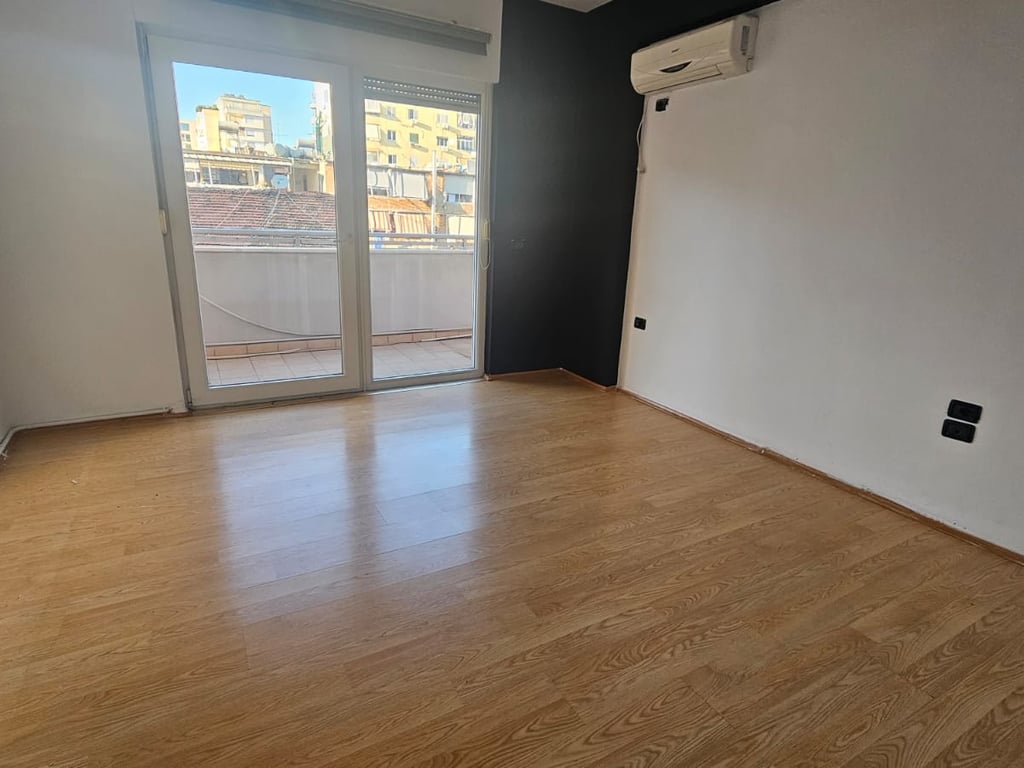 An apartment is available for offices near Wilson Square.