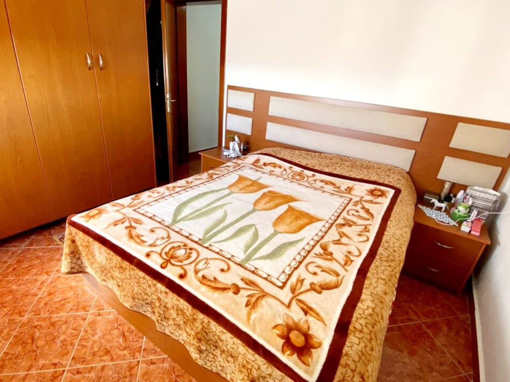 🔥Shitet apartament 2+1 ne nje zone shume te frekuentuar,pak metra nga shetitorja,Kavaje🔥