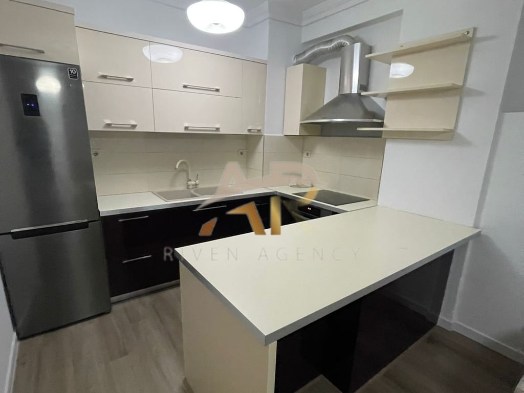 Jepet me qera apartament 1+1+p ne rrugen Bill Klinton, prane Market Coku