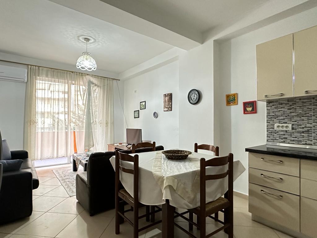 APARTAMENT 1+1 PER QIRA ; BAR ARTISTI , ASTIR 400 EURO