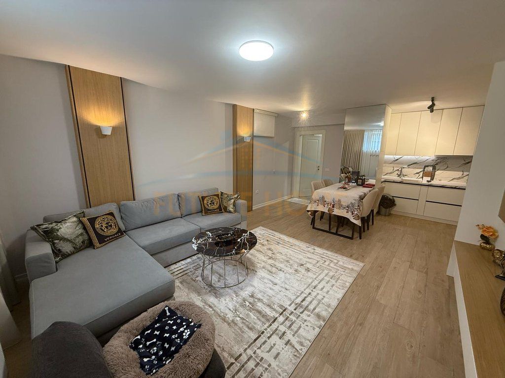 Affitto, Appartamento 1+1, Quartiere 1, Korçë. (KO52082)