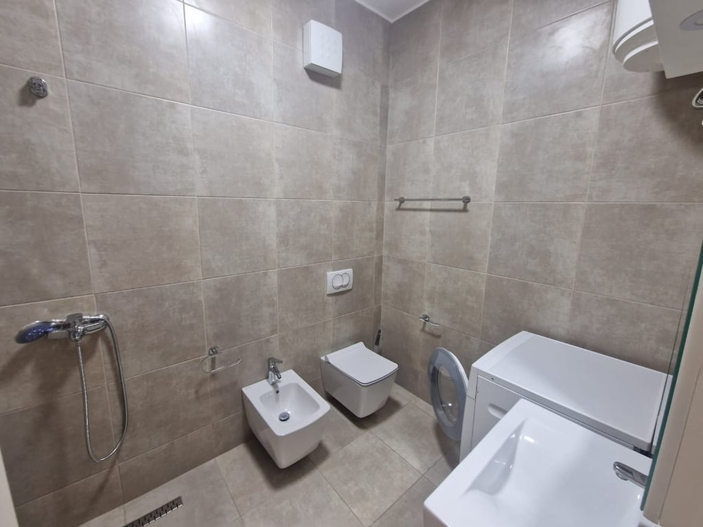 Apartment 2+1+2 bathrooms for rent at Tregu Dinamo.