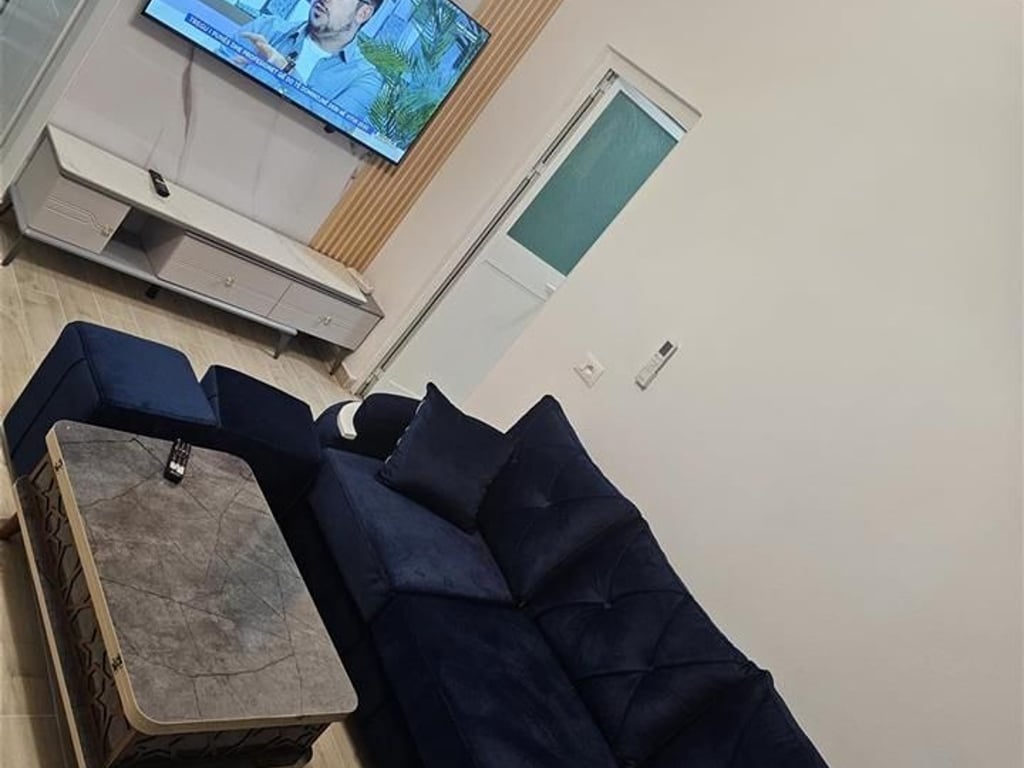 Affittasi Appartamento 1+1+posto auto, Laprake vicino al KMY (presso la Polizia di Frontiera) 450 euro.